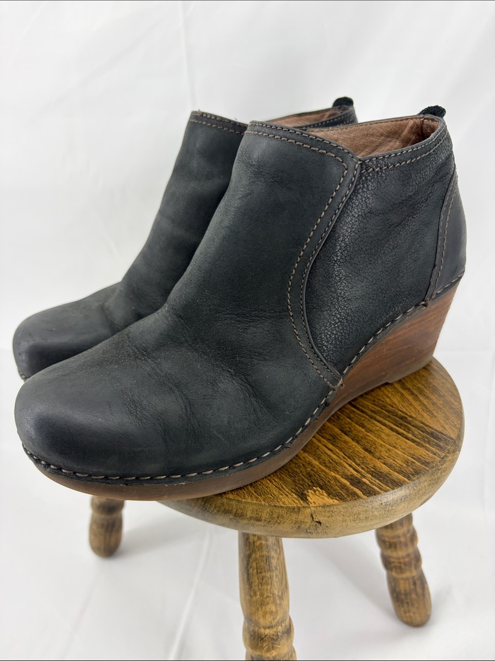 Dansko Susan Black Leather Wedge Ankle Booties, Womens 39